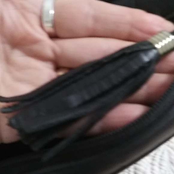 Black genuine leather Vintage shoulder bag great condition lightly used - Picture 10 of 11